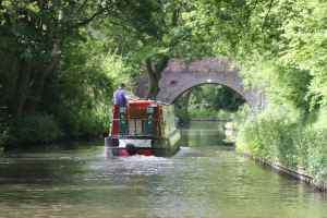 Could be a picture from a holiday brochure - the richly wooded Stratford Canal