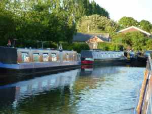 Friendly boating community at Sneyd Junction