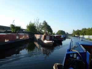Daw End moorings - a pleasant mix of residential and visitor moorings (further along) - looked like a good place to moor