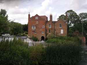 Lovely old mill building at Fladbury